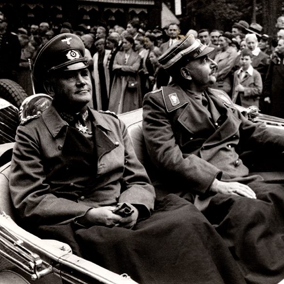 Werner von Blomberg und 
Bernhard Rust vor dem Kurhotel | Foto: Stadtarchiv Bad Pyrmont